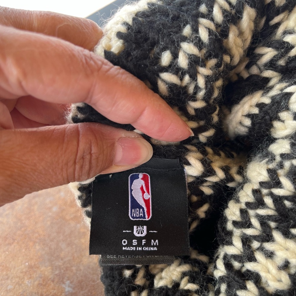 NBA Los Angeles Lakers Cream and Black Knit Beanie - Picture 4 of 6